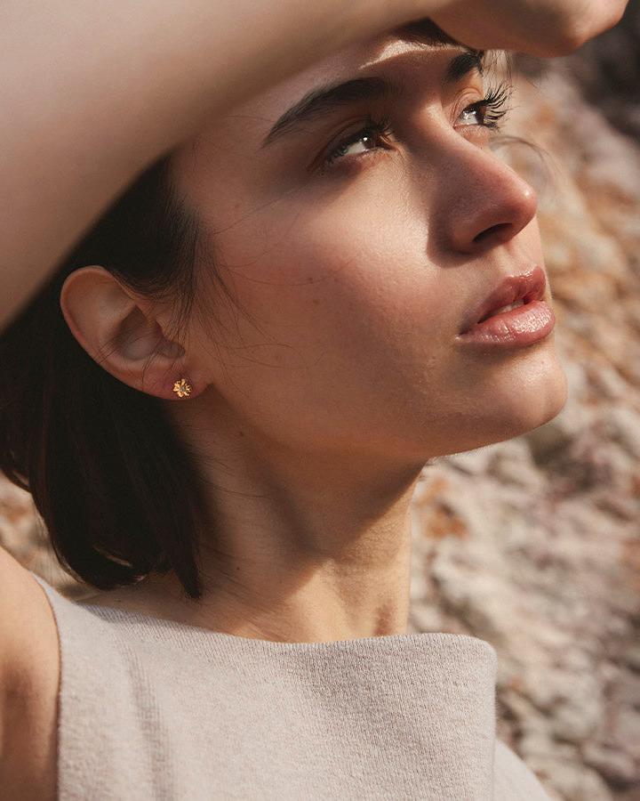 Aleli Stud Earrings - Image 3