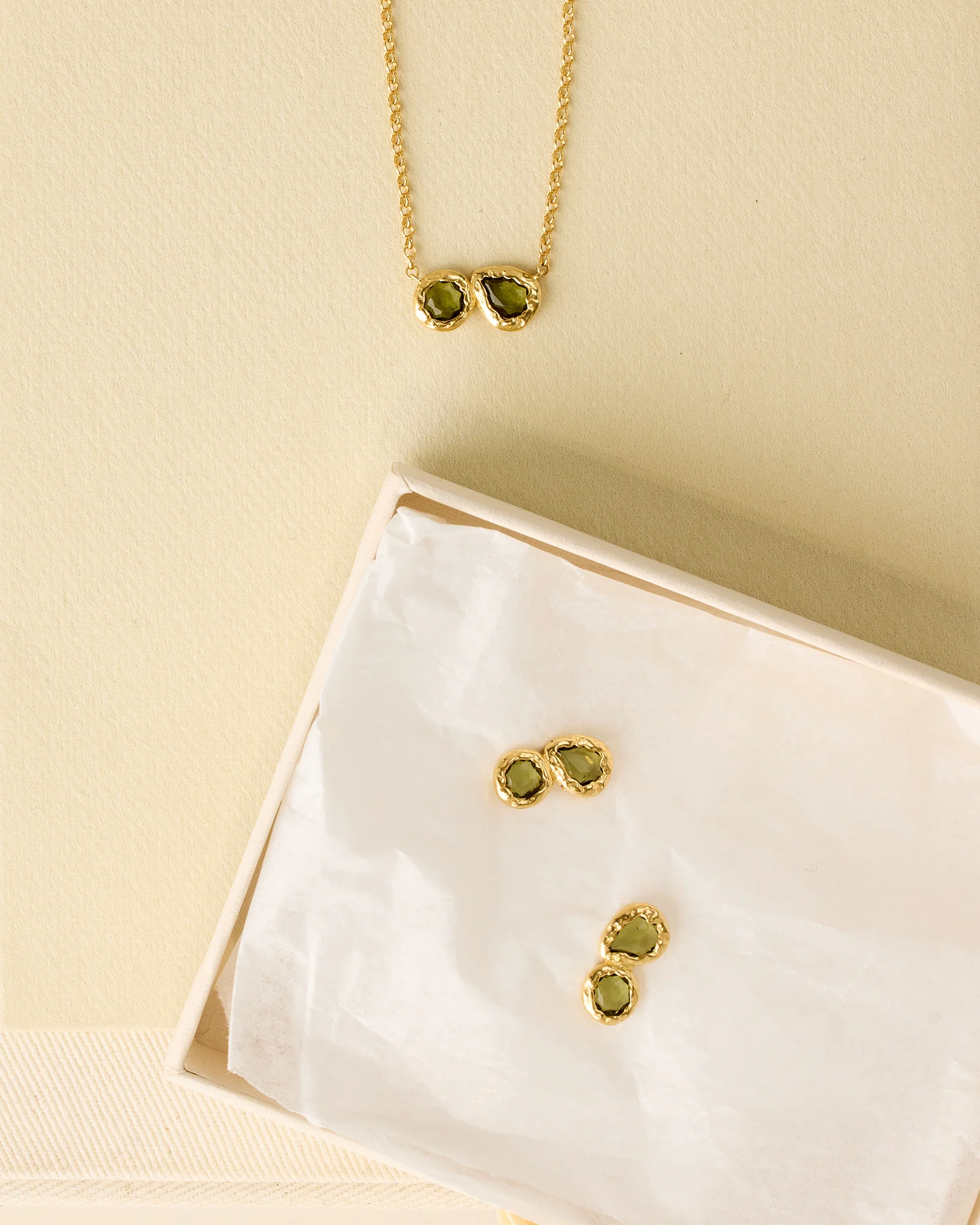 Lysiana Earrings - Image 5